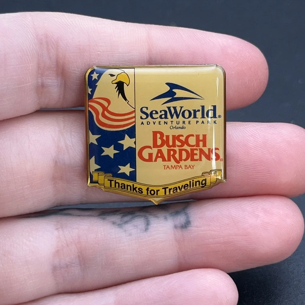 SeaWorld Adventure Park Busch Gardens Tampa Bay‎ Lapel Hat Pin